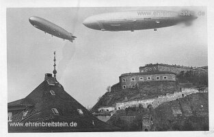 Postkarte-Nier-Luftschiffe-über-Festung