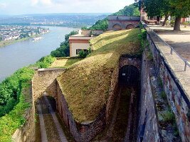 08 Untere Batterie-01