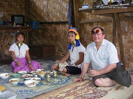 Im Dorf der Padong-22