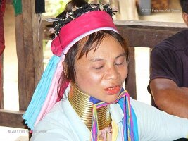 Im Dorf der Padong-33