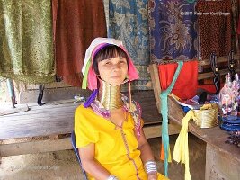 Im Dorf der Padong-38