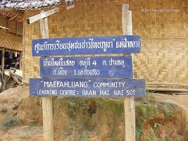 Im Dorf der Padong-39