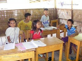 Im Dorf der Padong-41