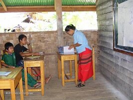 Im Dorf der Padong-45