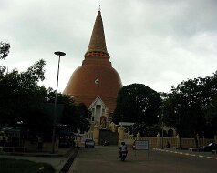 08-18-04 Phanom Pathom