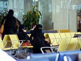 06-08 Dubai Airport-02