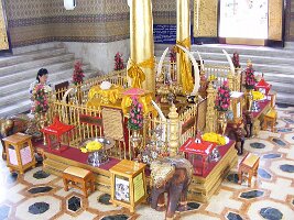 02-Lak Mueang-04