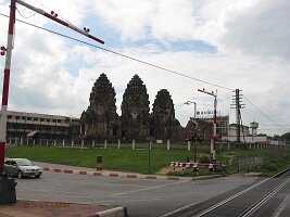 Lopburi-Prang-Sam-Yot-02