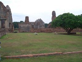 Lopburi-Wat-Mahathat-01
