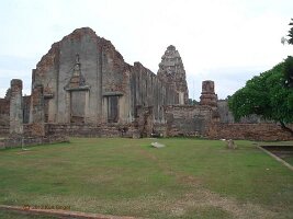 Lopburi-Wat-Mahathat-02